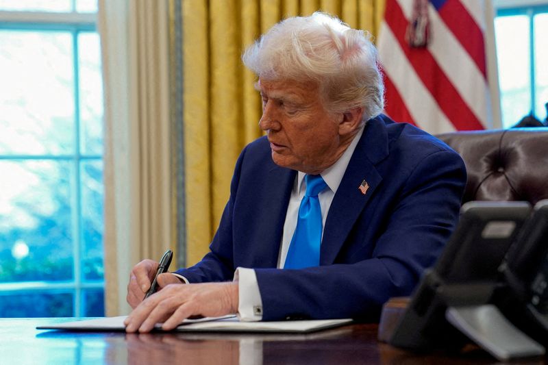 Trump to sign executive orders 1900 GMT, White House says