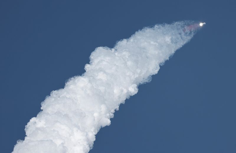 SpaceX Starship failure prompts diversions, Florida airports ground stops