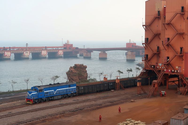 Iron ore ticks up, but set for weekly loss on tariff woes