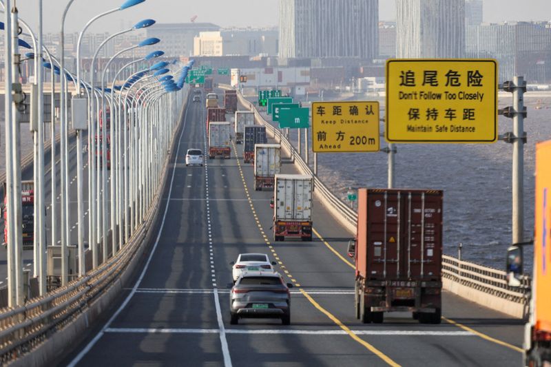 China's imports tumble as demand skids, trade war heats up