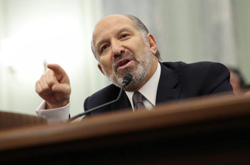 US commerce chief urges India to lower tariff walls, look at "grand" trade deal