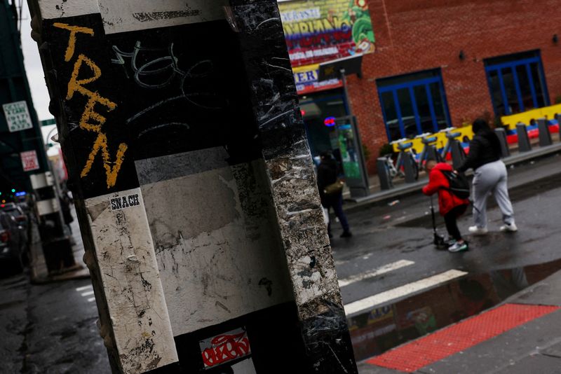 &copy; Reuters. Grafite da gangue venezuelana Tren de Aragua em Nova Yorkn 17/3/2025   REUTERS/Shannon Stapleton