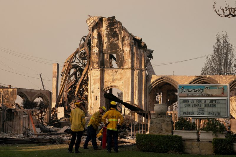 Downed municipal power lines may have caused LA's Palisades Fire, lawsuit claims