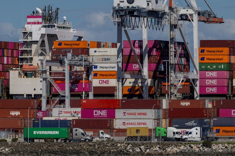 &copy; Reuters. Navio de carga no porto de Oakland, Califórnian 6/3/2025