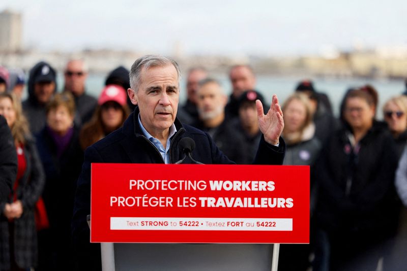 &copy; Reuters. Primeiro-ministro do Canadá, Mark Carney, durante campanha, em Windsorn26/03/2025nREUTERS/Blair Gable