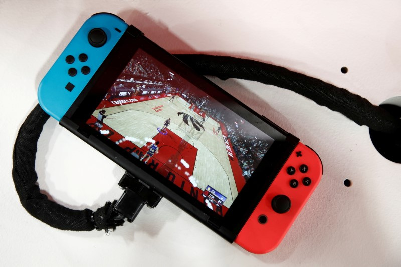 &copy; Reuters. FILE PHOTO: A Nintendo Switch game console is pictured at the Paris Games Week in Paris, France, October 29, 2019. REUTERS/Benoit Tessier/File Photo
