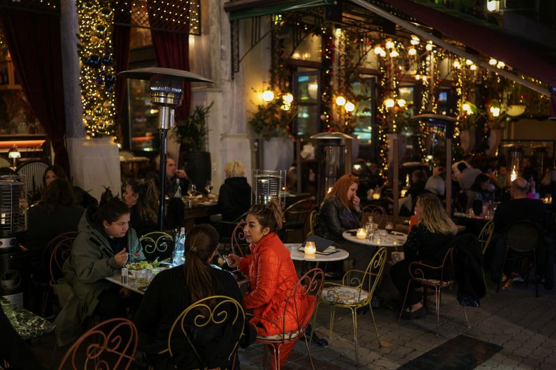 &copy; Reuters. Restaurante em Atenasn09/01/2025. REUTERS/Stelios Misinas/File Photo