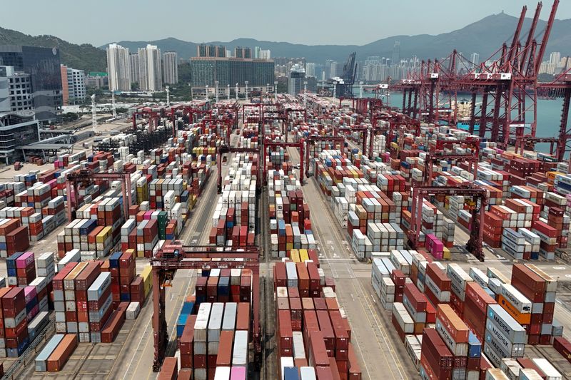 &copy; Reuters. Porto em Kwai Chung, em Hong Kong, Chinan03/04/2025. REUTERS/Tyrone Siu