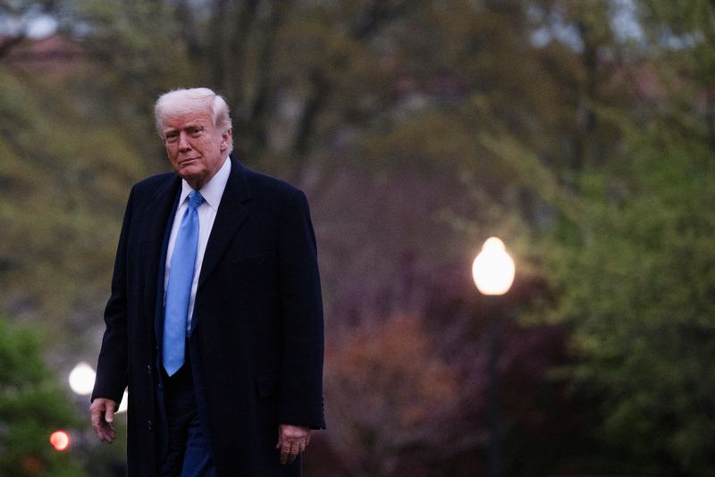 &copy; Reuters. Presidente dos EUA, Donald Trump, na Casa Branca, em Washingtonn06/04/2025nREUTERS/Annabelle Gordon
