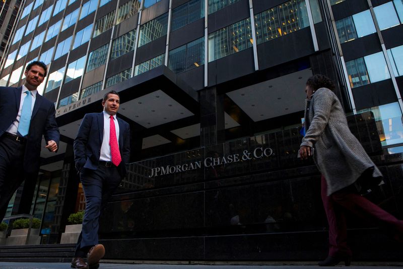 &copy; Reuters. FILE PHOTO: People walk by the JP Morgan & Chase Co. building in New York October 24, 2013. REUTERS/Eric Thayer/File Photo