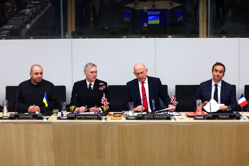 &copy; Reuters. O secretário de Defesa britânico, John Healey, o chefe do Estado-Maior da Defesa britânico, almirante Tony Radakin, o ministro da Defesa ucraniano, Rustem Umerov, e o ministro da Defesa francês, Sébastien Lecornu, na sede da Otan, em Bruxelasn10/04/2