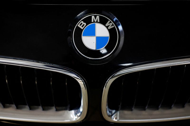 &copy; Reuters. Logo da BMW em Nijmegen, Holandan26/2/2025 REUTERS/Piroschka van de Wouw/Arquivo