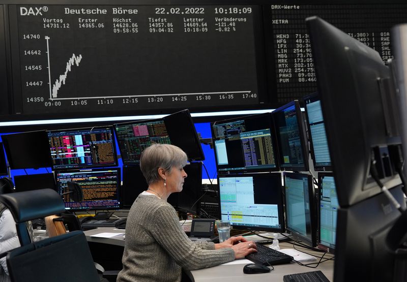 © Reuters. FILE PHOTO: A trader works at the Frankfurt stock exchange in Frankfurt, Germany, February 22, 2022.    REUTERS/Timm Reichert/File Photo