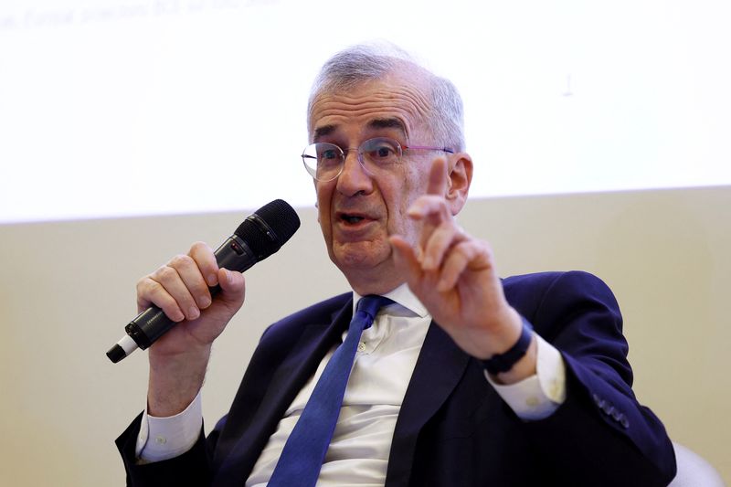 &copy; Reuters. Membro do BCE François Villeroy de Galhau durante coletiva de imprensa, em Paris, na Françan09/04/2025nREUTERS/Abdul Saboor