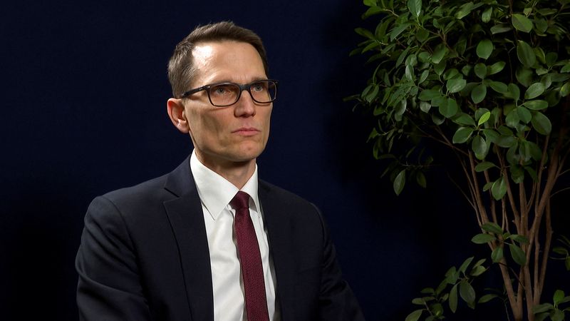Swiss inflation could go negative, SNB focused on medium term, Schlegel says