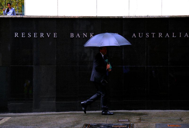 Australia central bank pondered outsized rate cut in May, decided to be predictable