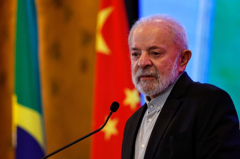 &copy; Reuters. Presidente Luiz Inácio Lula da Silva participa de entrevista coletiva em Pequim, Chinan14/05/2025nREUTERS/Tingshu Wang