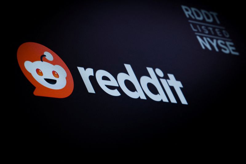 Â© Reuters. FILE PHOTO: The company logo for Reddit is displayed on a screen on the floor at the New York Stock Exchange (NYSE) in New York City, U.S., May 15, 2024.  REUTERS/Brendan McDermid/File Photo