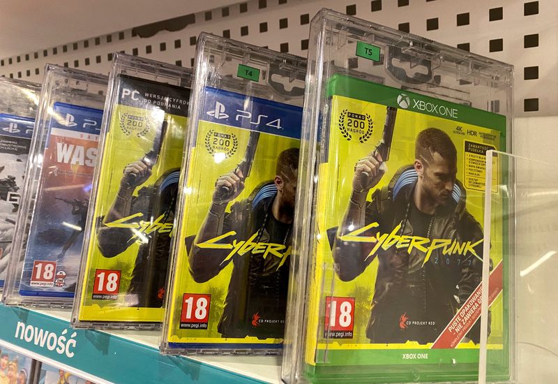 &copy; Reuters. Caixas com o jogo Cyberpunk 2077 da CD Projekt expostas em Varsóvia, Polônia, em 14 de dezembro de 2020. REUTERS/Kacper Pempel