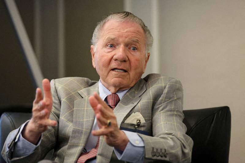 &copy; Reuters. FILE PHOTO: Thomas Peterffy, Chairman of Interactive Brokers Group Inc., speaks during the Piper Sandler Global Exchange and FinTech Conference in New York City, U.S., June 5, 2024.  REUTERS/Brendan McDermid/File Photo