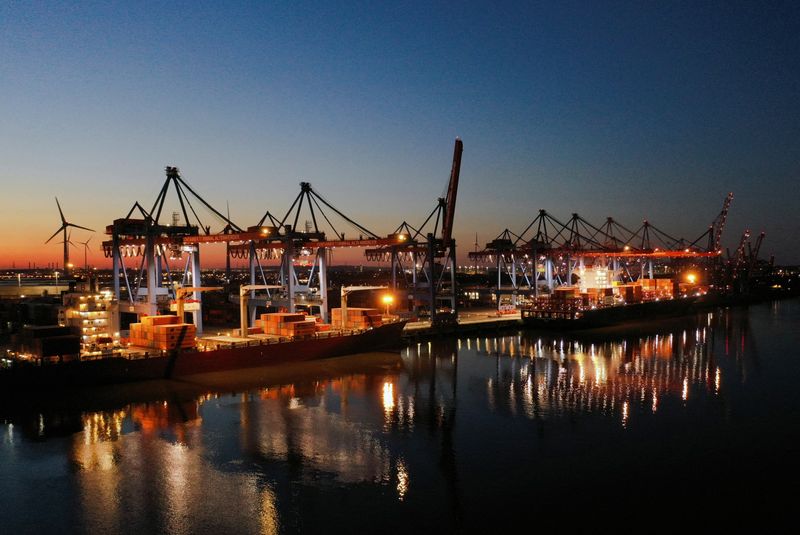 &copy; Reuters. Vista do porto de Hamburgo, Alemanhan17/02/2025. Foto tirada com drone. REUTERS/Fabian Bimmer/ File Photo