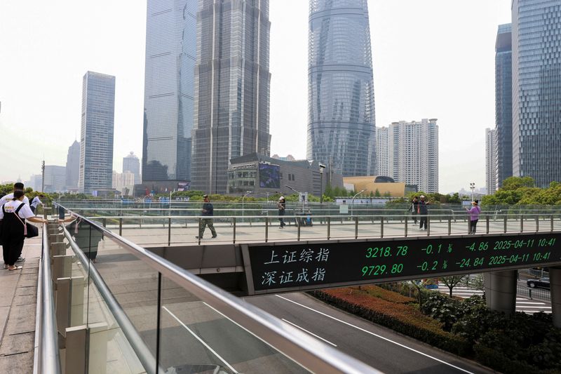 Ações de Hong Kong atingem máximas de quatro anos com expectativas de corte das taxas de juros dos EUA