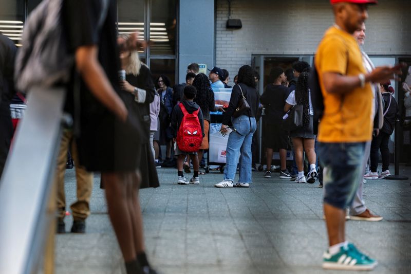 US twelfth-graders had lowest reading performance in three decades, report shows