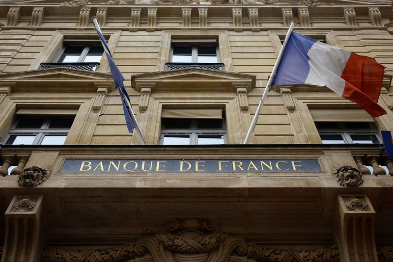 French central bank sees 0.3% third-quarter growth