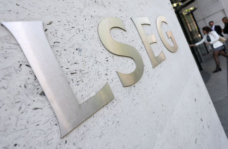FTSE 100 lifted by bank, healthcare stocks; corporate earnings in focus