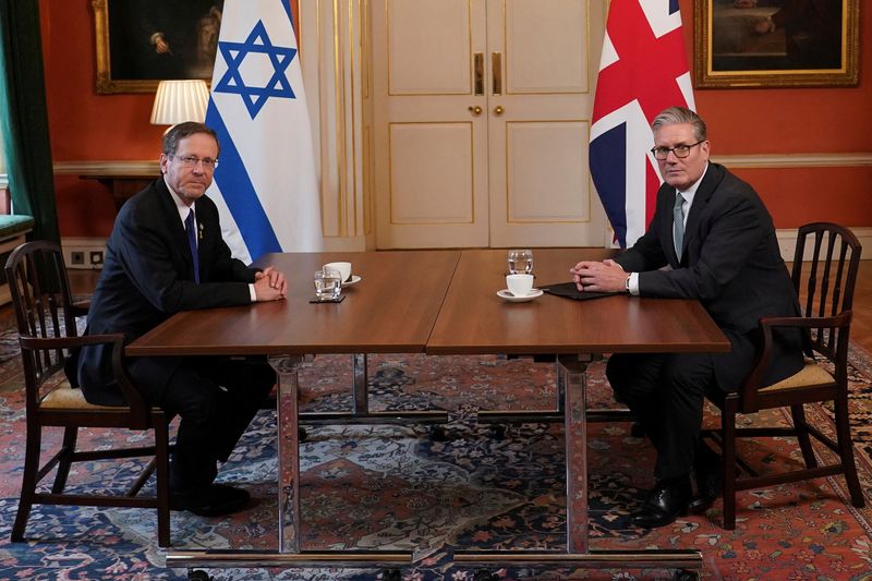 UK PM Starmer hosts Israeli president for tense talks over Gaza and Qatar attack