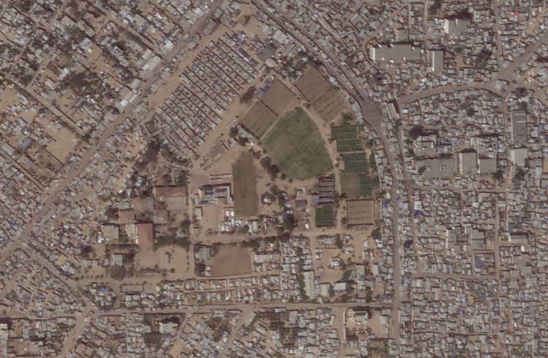 With nowhere else to shelter, Palestinians displaced in Gaza return to a city under Israeli assault