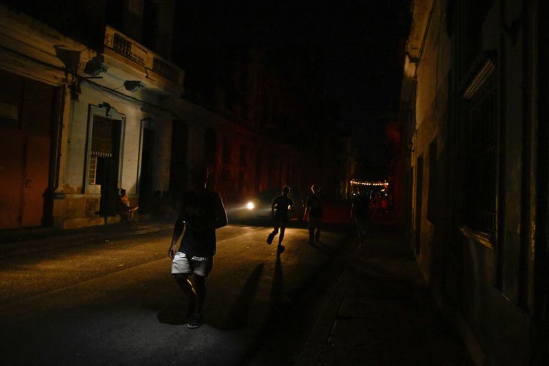 Cuban capital back to normal, recovery moves forward from national blackout