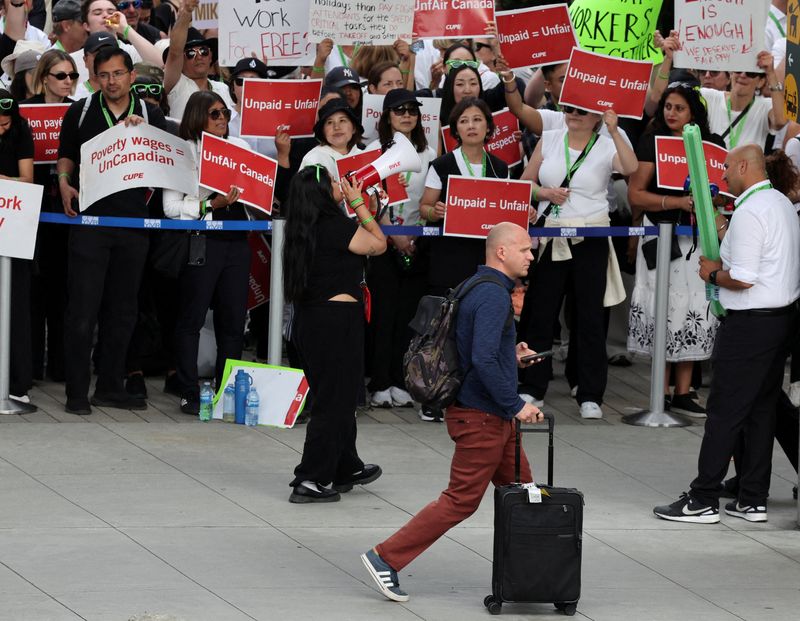 Air Canada says flight attendants’ union requested cancellation of mediation