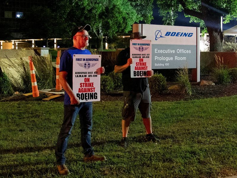 Union floats offer to end six-week Boeing Defense strike