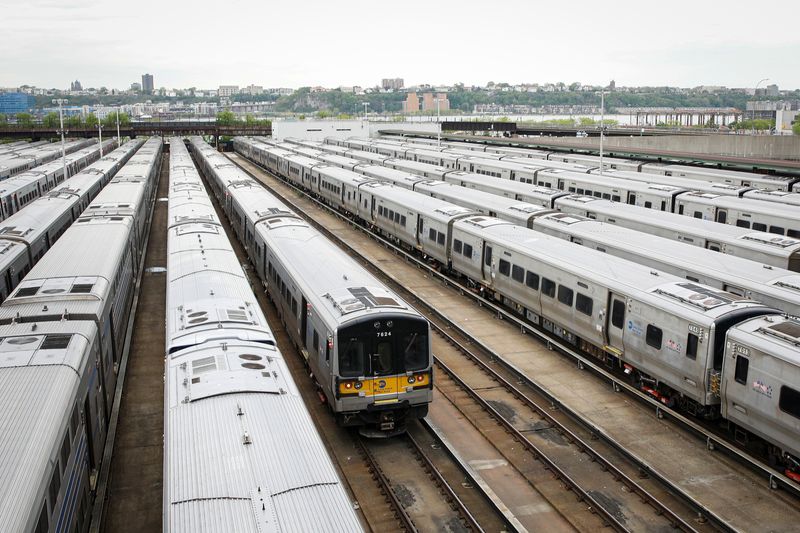 Trump appointing board to mediate New York rail labor dispute