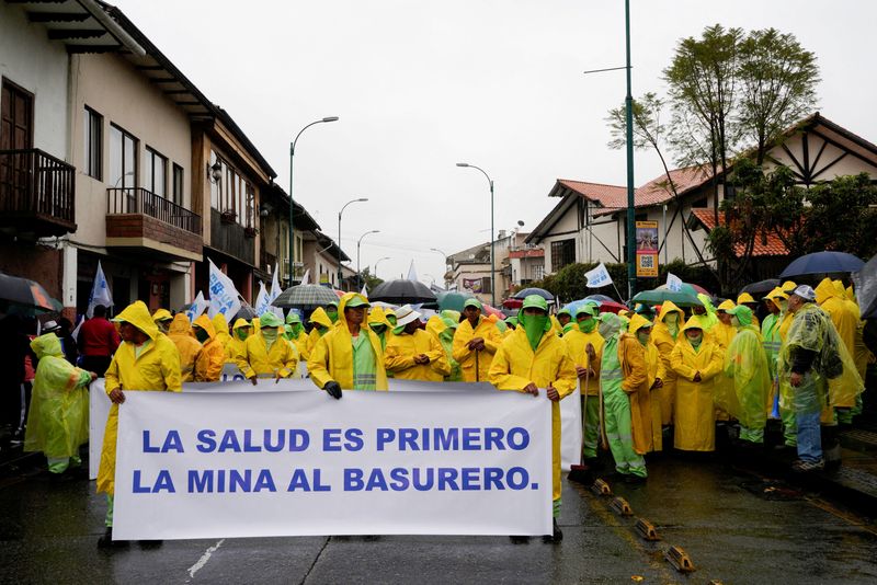 Tens of thousands protest Dundee’s Ecuador mine project near key water reserve