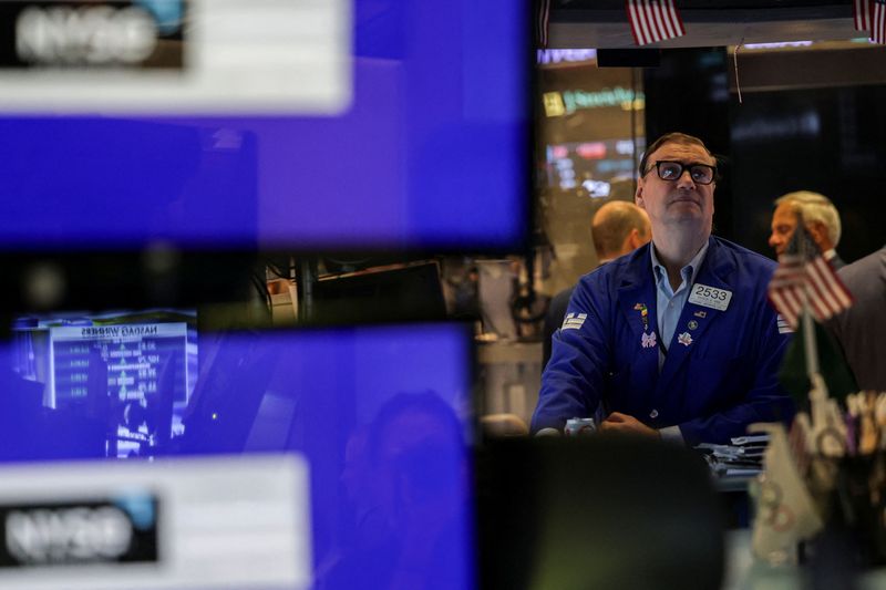 Global equity funds see a surge in weekly outflows