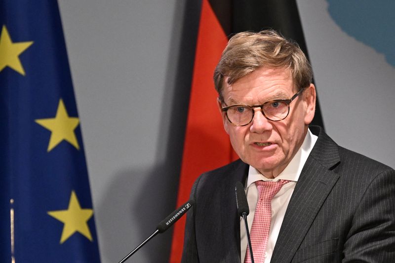 Behind bullish comments, some see Trump walking away from Ukraine