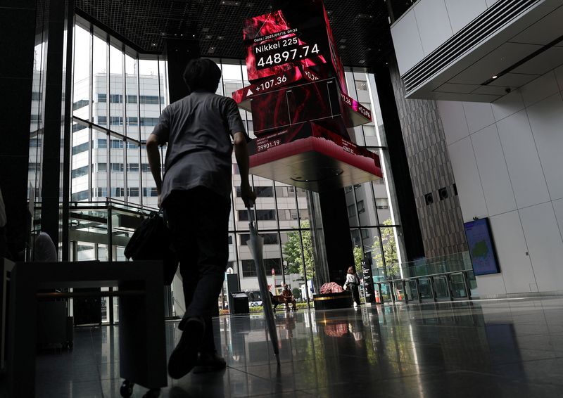 Asia stocks slide as Trump slaps on new tariffs, Fed cut bets recede