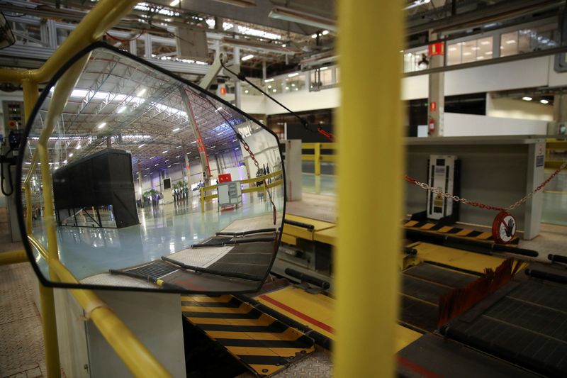 Confiança da indústria do Brasil tem leve avanço em setembro após 3 quedas, diz FGV