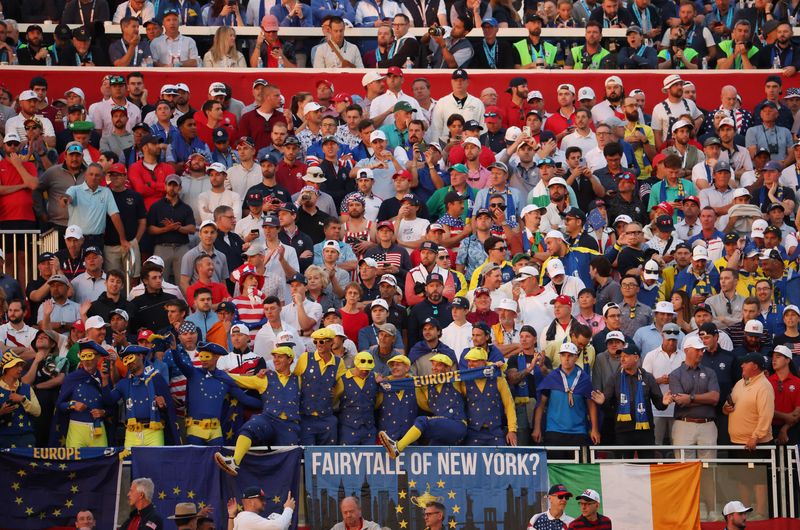 Trump met with cheers at Ryder Cup as US team gets off to rough start