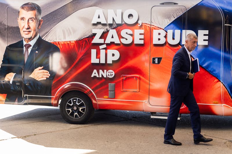 Anonymous TikTok accounts backing radical parties before Czech vote, study finds