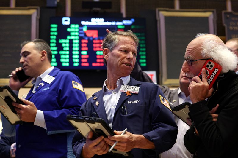 S&P 500, Nasdaq rise as investors look past hawkish talk, await shutdown clarity