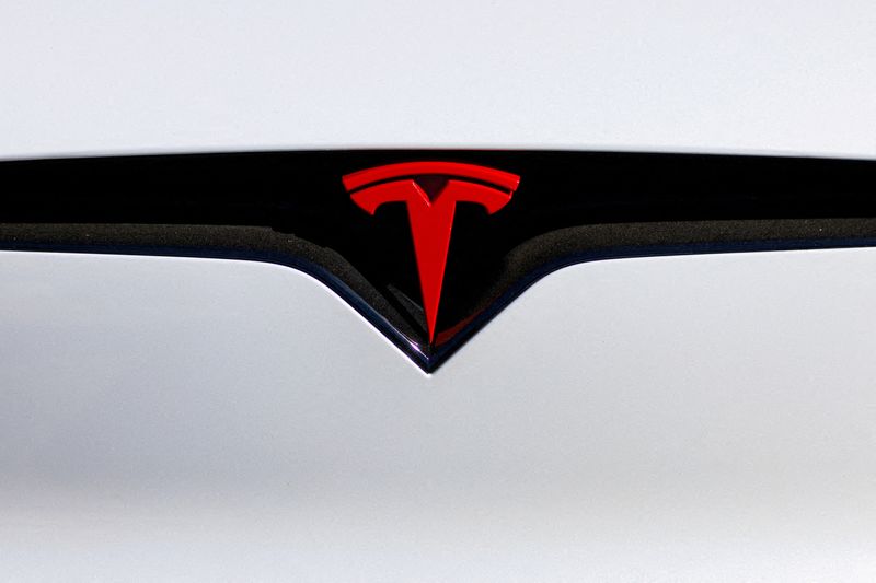 Two US senators urge probe of Tesla’s Full Self-Driving response to rail crossings