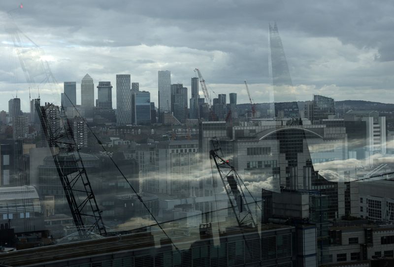 Crescimento econômico do Reino Unido desacelera no 2º trimestre após início forte de 2025