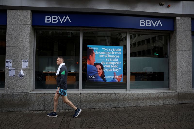 Mexican board member of Sabadell accepts BBVA’s bid; board tells investors to reject bid