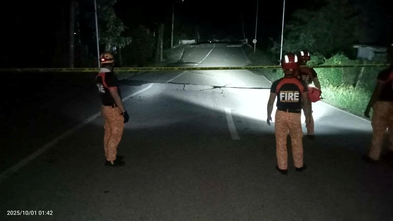 Dozens killed as powerful quake strikes central Philippines