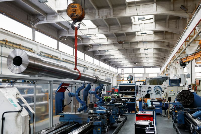 French manufacturing sector contracts in September as confidence wanes, PMI shows