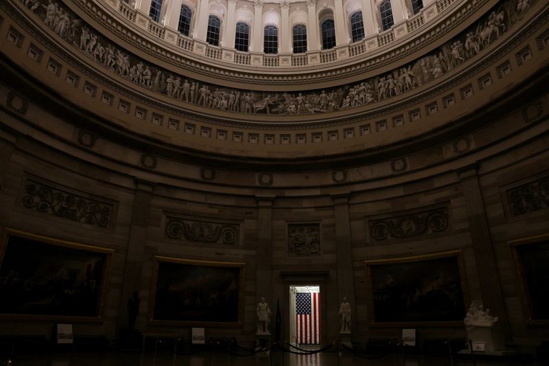 Paralisação do governo dos EUA começa em meio a divisão partidária em Washington