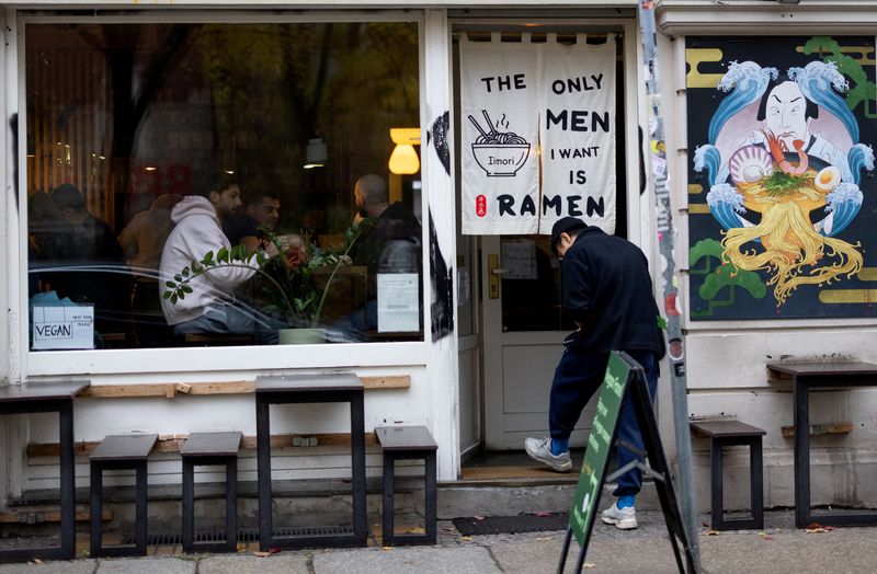 German services sector sees modest growth in September, PMI shows
